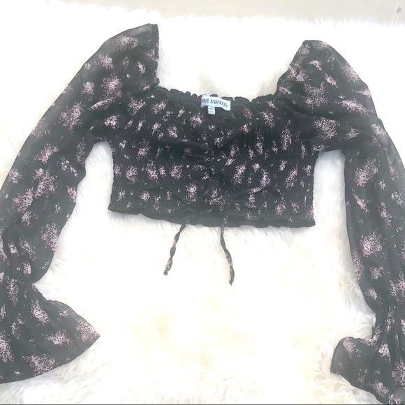 Almost Famous Cropped puff sleeve Top Smocked Sz. Large - Picture 1 of 7